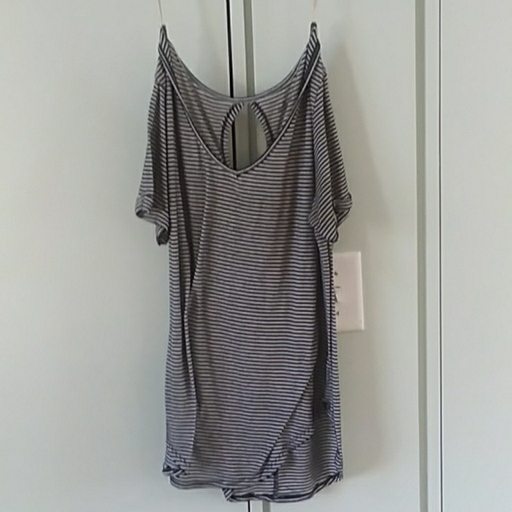 V neck tee